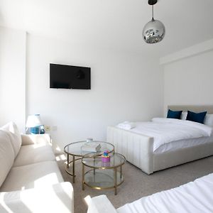 Camden Town 1-Min To Station Sleeps 5