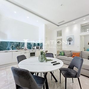 Appartement à 3 Chambres à Coucher