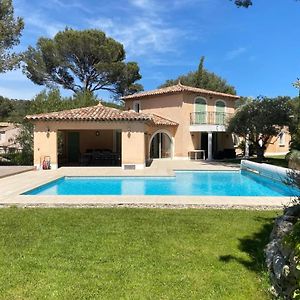 Villa à 5 Chambres à Coucher