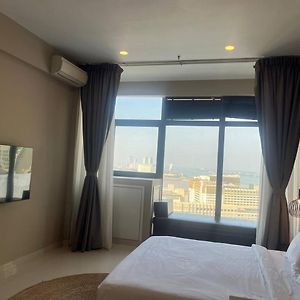 Studio Lit King-Size