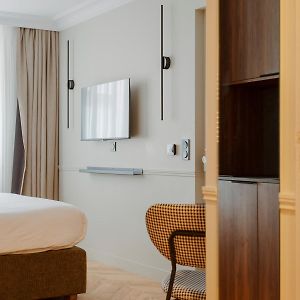 Chambre Lit King-Size avec Accès aux Personnes Handicapées