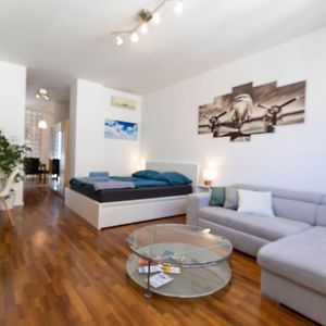 Downtown Pilot Apartment