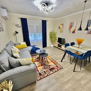 Appartement à 2 Chambres à Coucher