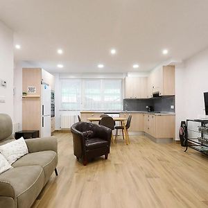 Appartement à 2 Chambres à Coucher