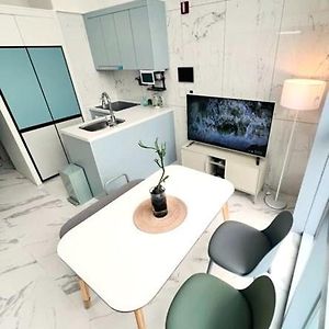 Appartement à 3 Chambres à Coucher aux Étages Supérieurs