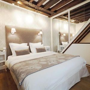 Louvre Parisian ChicSuites