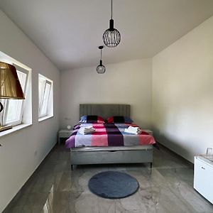 Apartments & Rooms Tapera