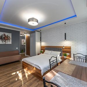 Vip Apartment Near Arena City