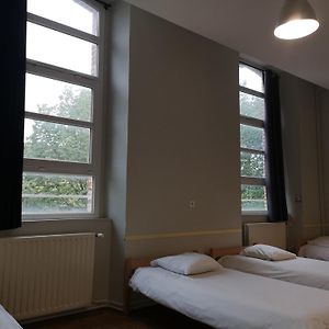Chambre Juste Pour Hommes Dortoir
