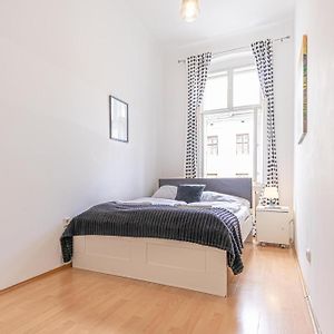 Viennese 3Br Apt. Near Wiener Stadthalle & Central