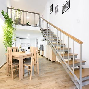 Nomad Urban Duplex