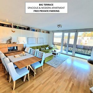 Appartement à 2 Chambres à Coucher