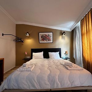 Taksim Holiday Inn Suite