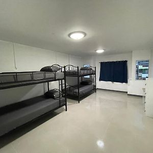 Chambre Juste Pour Hommes Dortoir