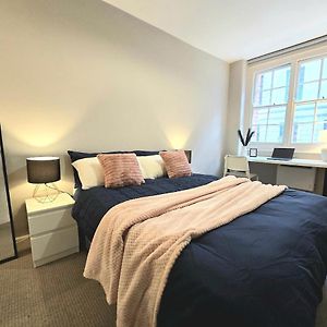 Appartement à 2 Chambres à Coucher