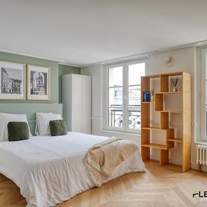 Studio Lit King-Size