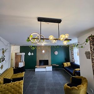 Appartement à 3 Chambres à Coucher