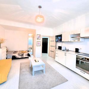 Central Pearl Studio