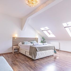 Appartement à 3 Chambres à Coucher