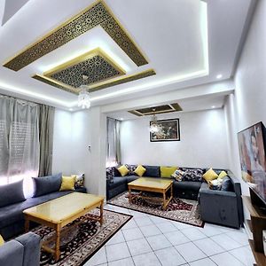 Appartement à 2 Chambres à Coucher