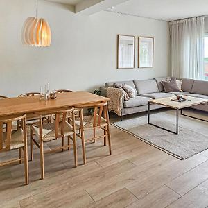 Appartement à 4 Chambres à Coucher