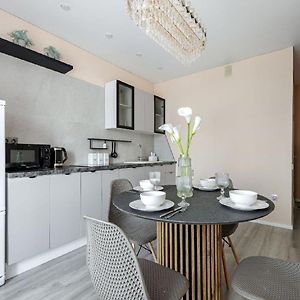 Appartement de Luxe à 2 Chambres à Coucher