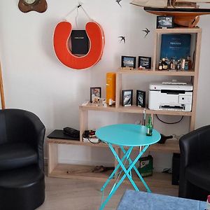 Studio Lit King-Size