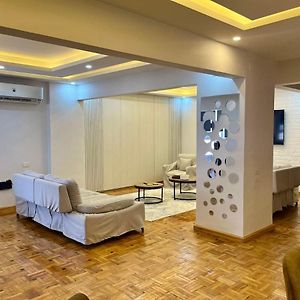 Appartement à 3 Chambres à Coucher