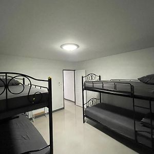 Chambre Juste Pour Hommes Dortoir