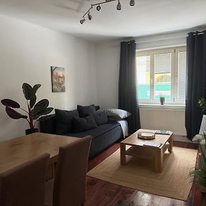 Appartement à 2 Chambres à Coucher