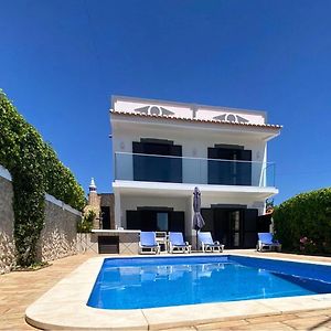 Vivenda Silvestre Family House