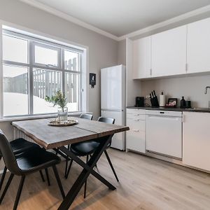 Framnesvegur - Two Bedroom Central Apartment