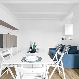 Lo3 • Navigli Chic Apartment •