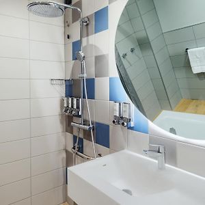 Chambre Accessible aux Personnes à Mobilité Réduite Lit Queen-Size