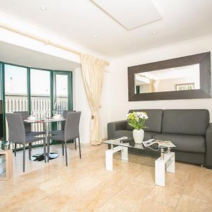 Appartement de Luxe à 2 Chambres à Coucher