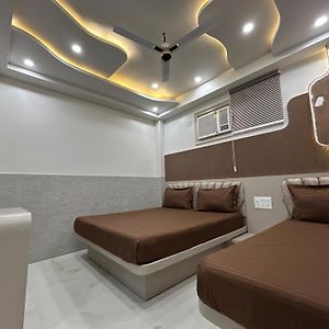 Hotel Shree Guru Couple Friendly At New Delhi Railway Station