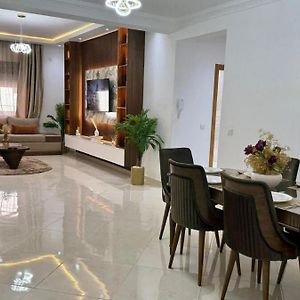 Appartement à 3 Chambres à Coucher