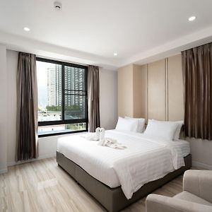 The Riski Hotel At Bangphlat Station Sha