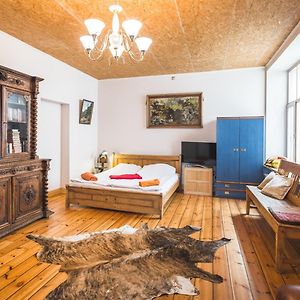 Classical Large Apartment On Alberta Street, Free Locked Parking