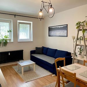 Cozy Self Check-In Apartment In Vibrant Ruzinov Area, Komarnicka 42, Bratislava