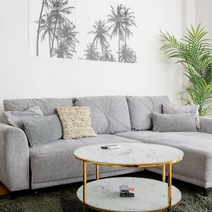 Global Living - Design Apartment I Central I Beamer I Kitchen I Terrace I Berlin