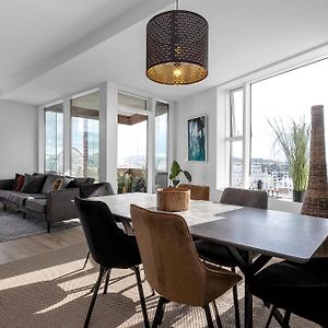 Spacious Luxury 3Br Apartment With 2 Bathrooms 1003