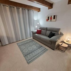 Studio Lit King-Size