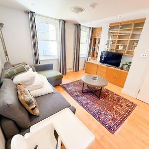 Appartement de Luxe à 4 Chambres à Coucher
