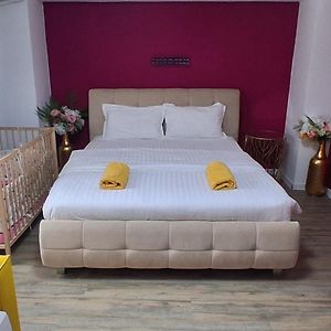 Old Town Central Apartment With 4 Private Bedrooms For Up To 14 People
