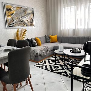 Appartement à 2 Chambres à Coucher