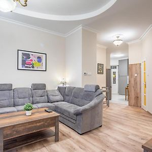 Appartement à 3 Chambres à Coucher