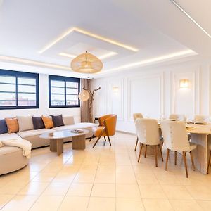 Appartement de Luxe à 2 Chambres à Coucher