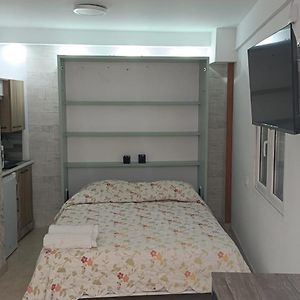 Studio Lit Queen-Size