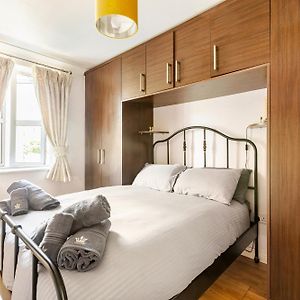 Modern Stylish Central Apt With Free Parking